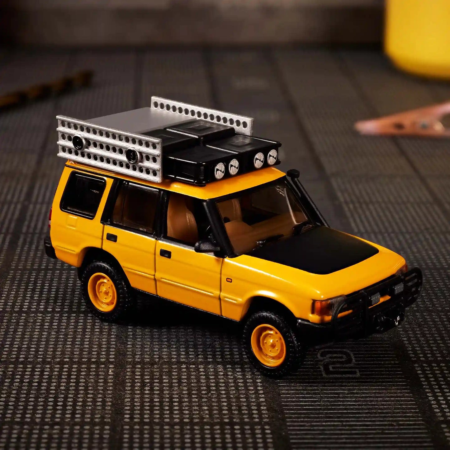 Hot Wheels Elite 64 Mod Shop '94 Land Rover Discovery