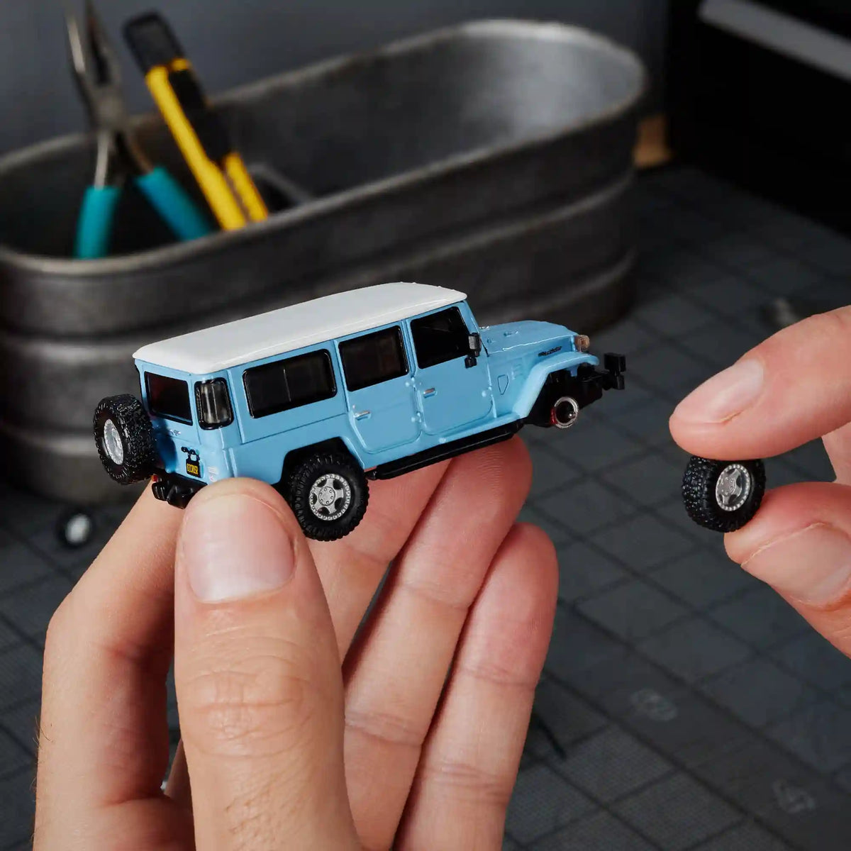 Hot Wheels Elite 64 Mod Shop 1982 Custom Toyota Land Cruiser FJ45 Troopy