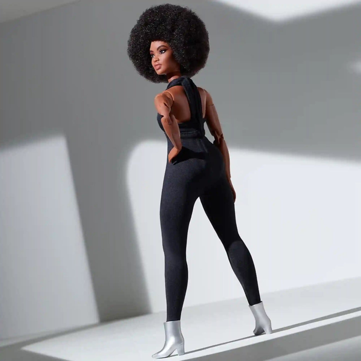 Barbie Looks Doll (Curvy, Brunette)