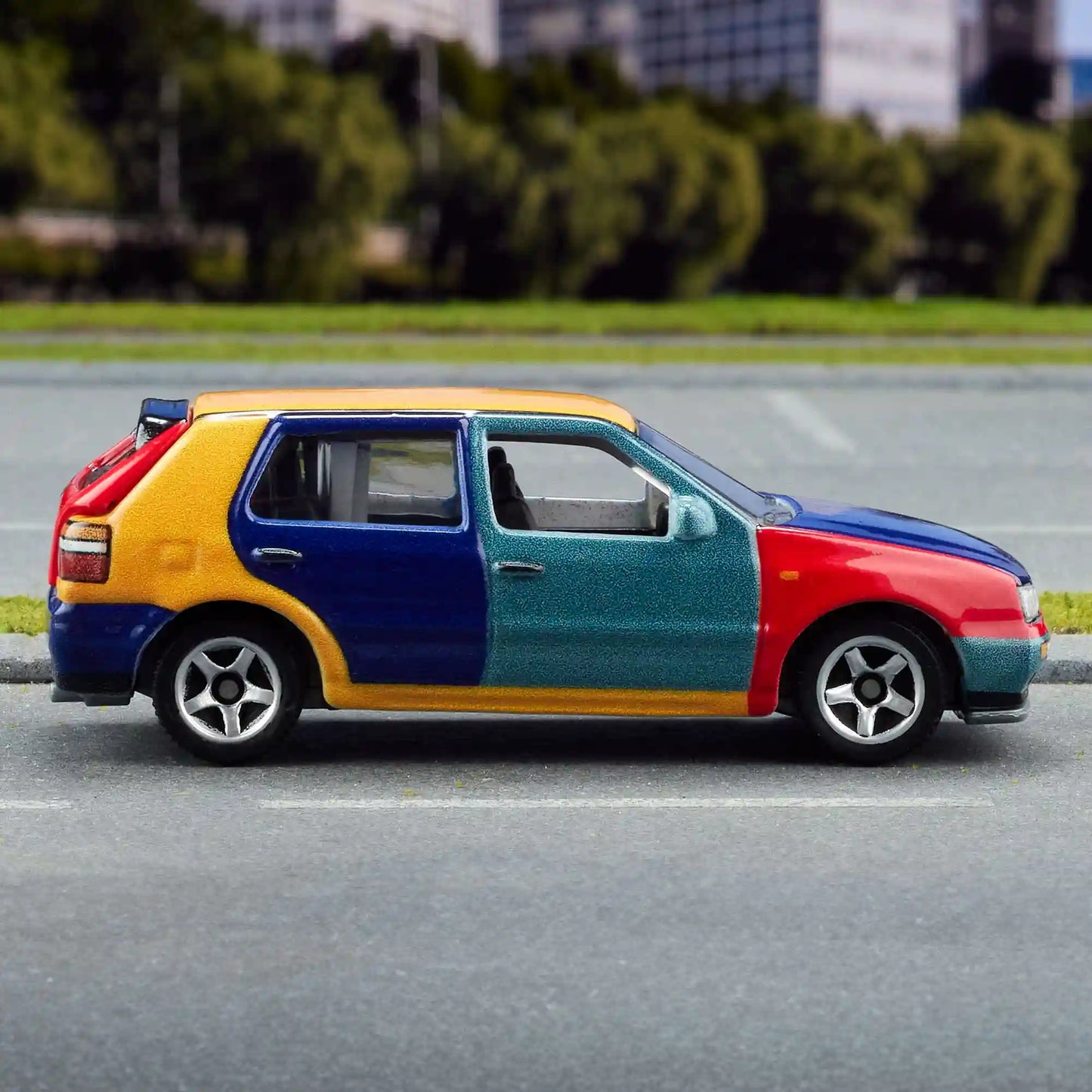 Matchbox 1995 Volkswagen Golf Harlequin